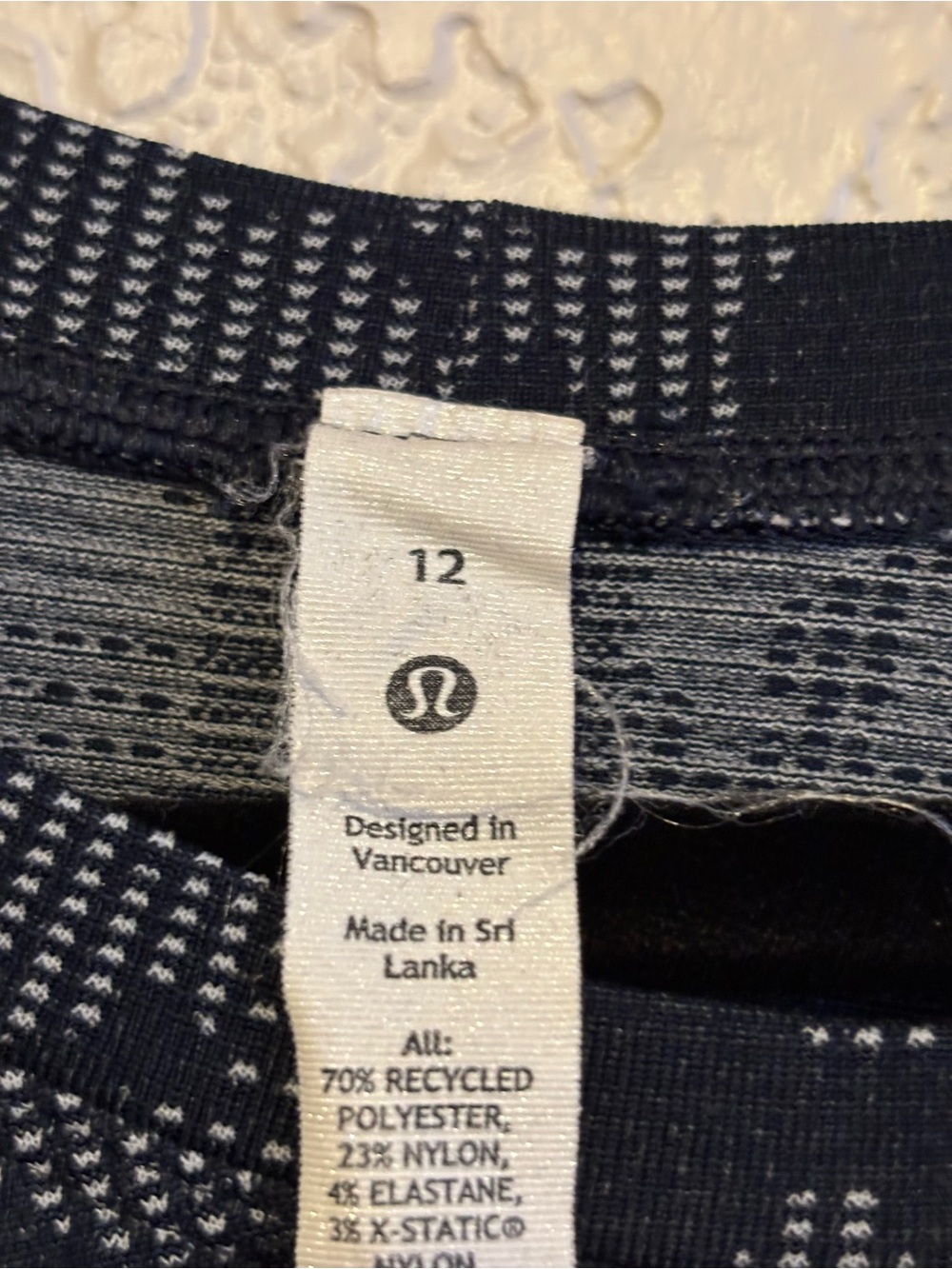 lululemon athletica Men’s Short-Sleeve Navy and Gray Patterned Tee